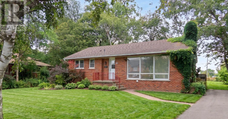 A-562 Mulock Court, Newmarket, ON, L3Y 5H2