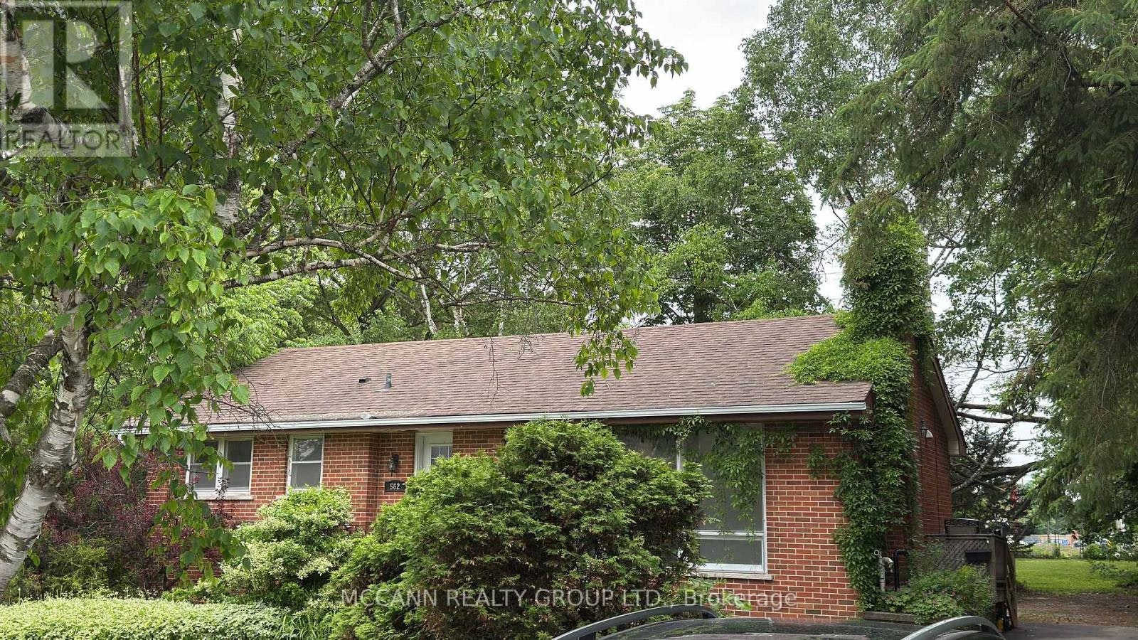A-562 Mulock Court, Newmarket, ON, L3Y 5H2 - 17