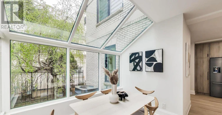 58 Forsyth Avenue N, Hamilton, ON, L8S 4E3 - 4