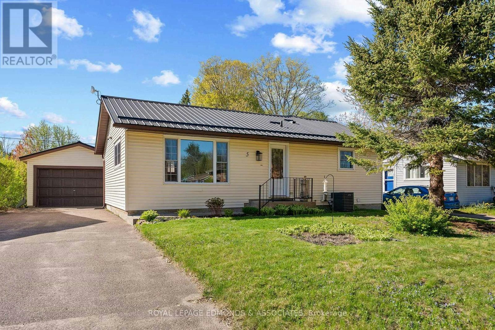 5 Lasalle Drive, Deep River, ON, K0J 1P0