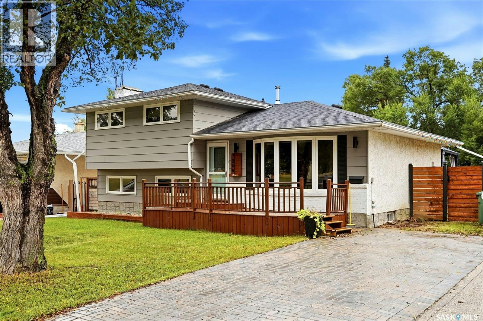 726 Mcintosh Street N, Regina, SK, S4R 5Z4