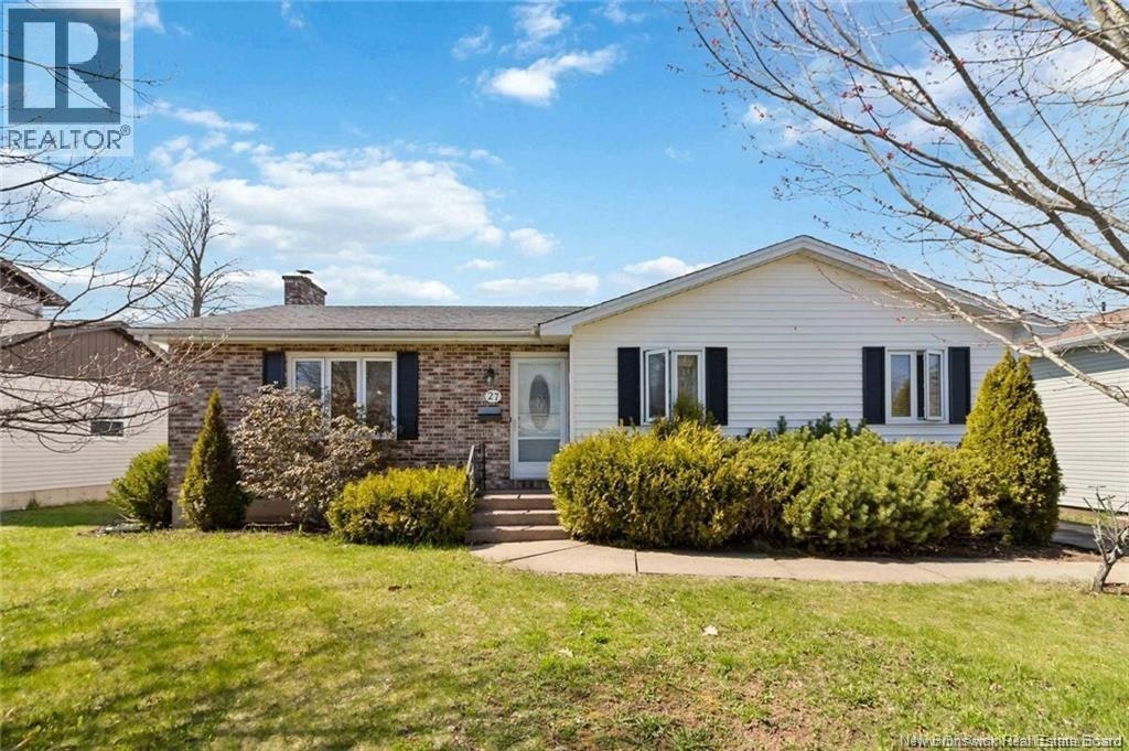 27 Woodstone Crescent, Moncton, NB, E1G 1W3