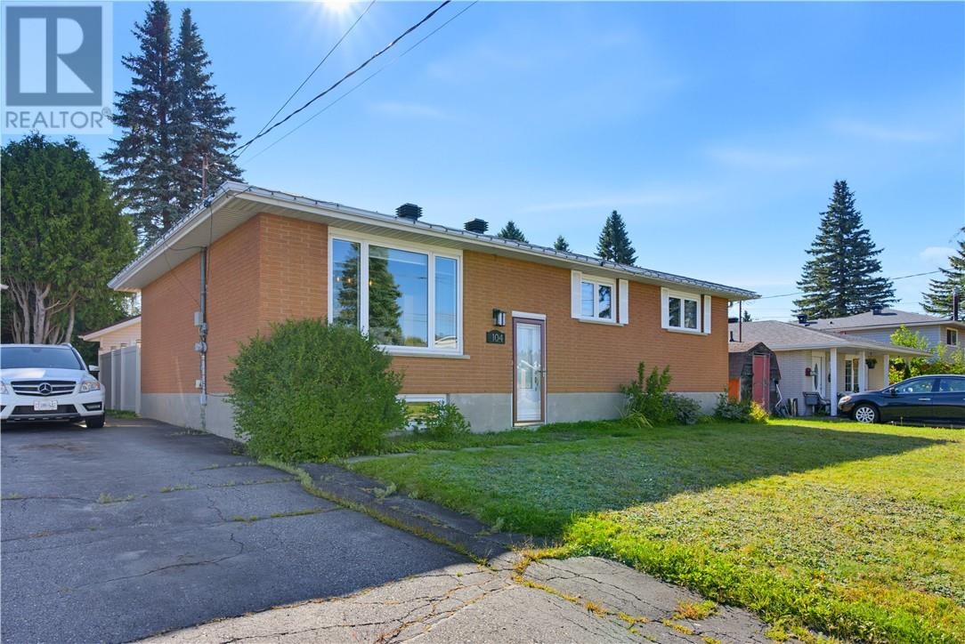 104 Newton Crescent, Greater Sudbury, ON, P3L 1K4