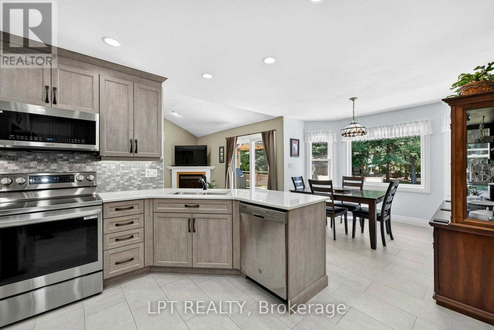10011 Jenna Road, Lambton Shores, ON, N0M 1T0 - 16