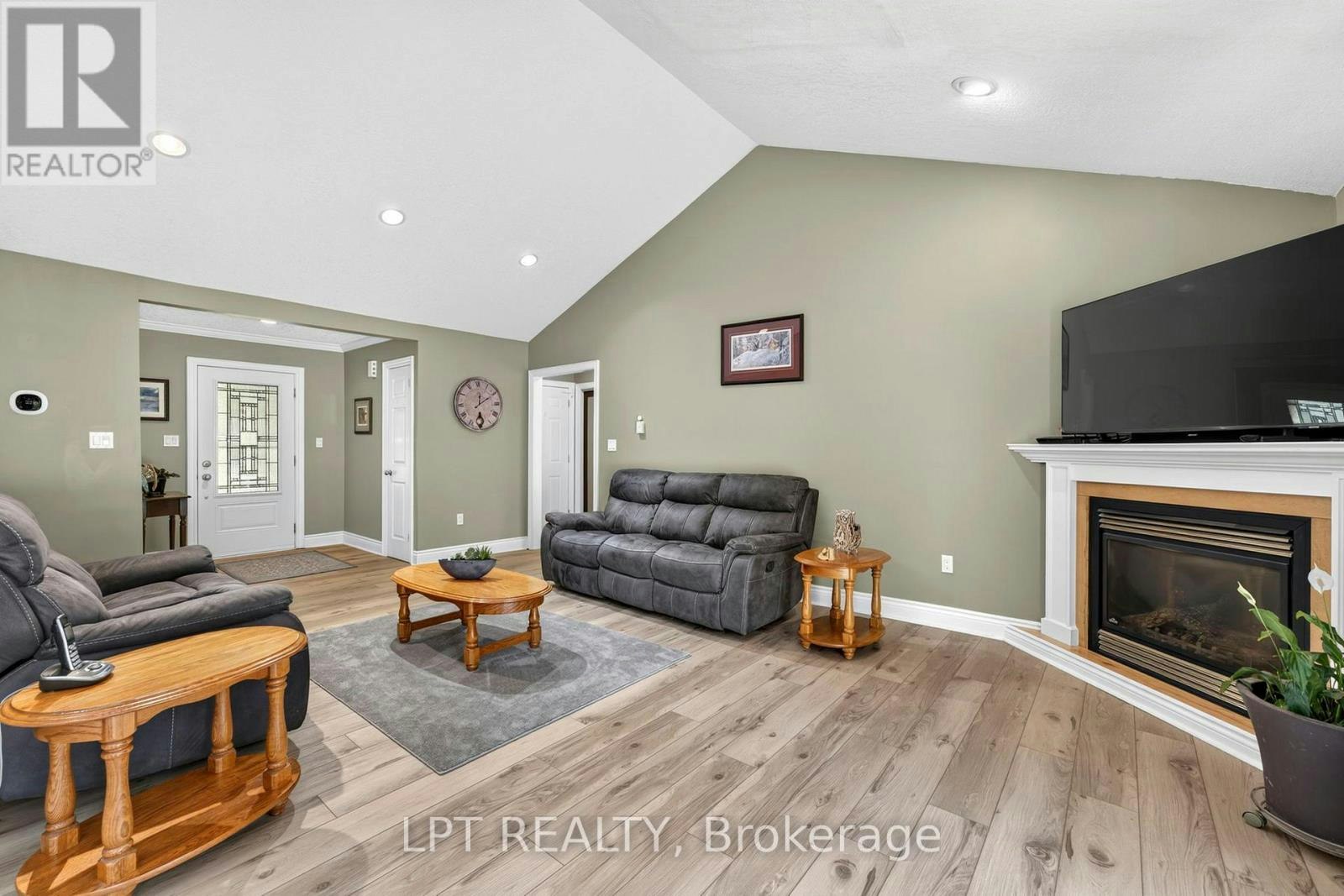 10011 Jenna Road, Lambton Shores, ON, N0M 1T0 - 9