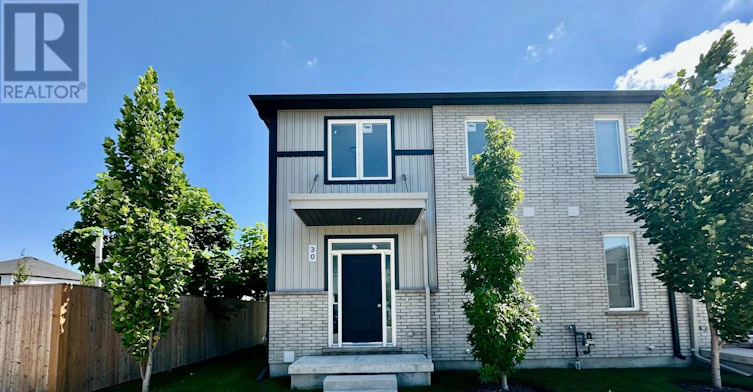 30 121a Moffatt Street, St. Catharines, ON, L2P 0G4