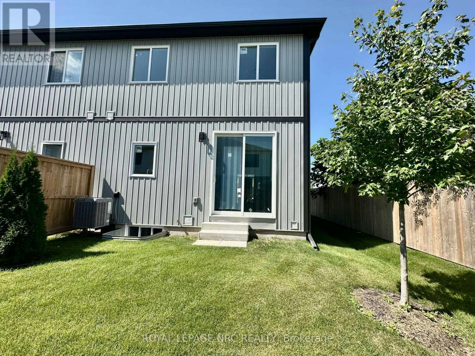 30 121a Moffatt Street, St. Catharines, ON, L2P 0G4 - 4