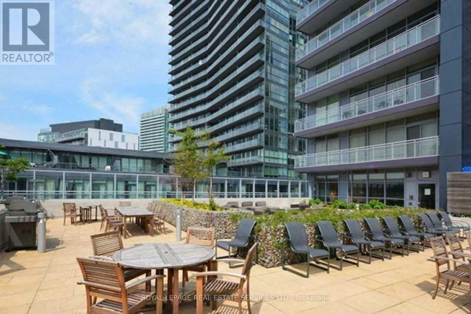 402-15 Bruyeres Mews, Toronto, ON, M5V 0A6 - 16