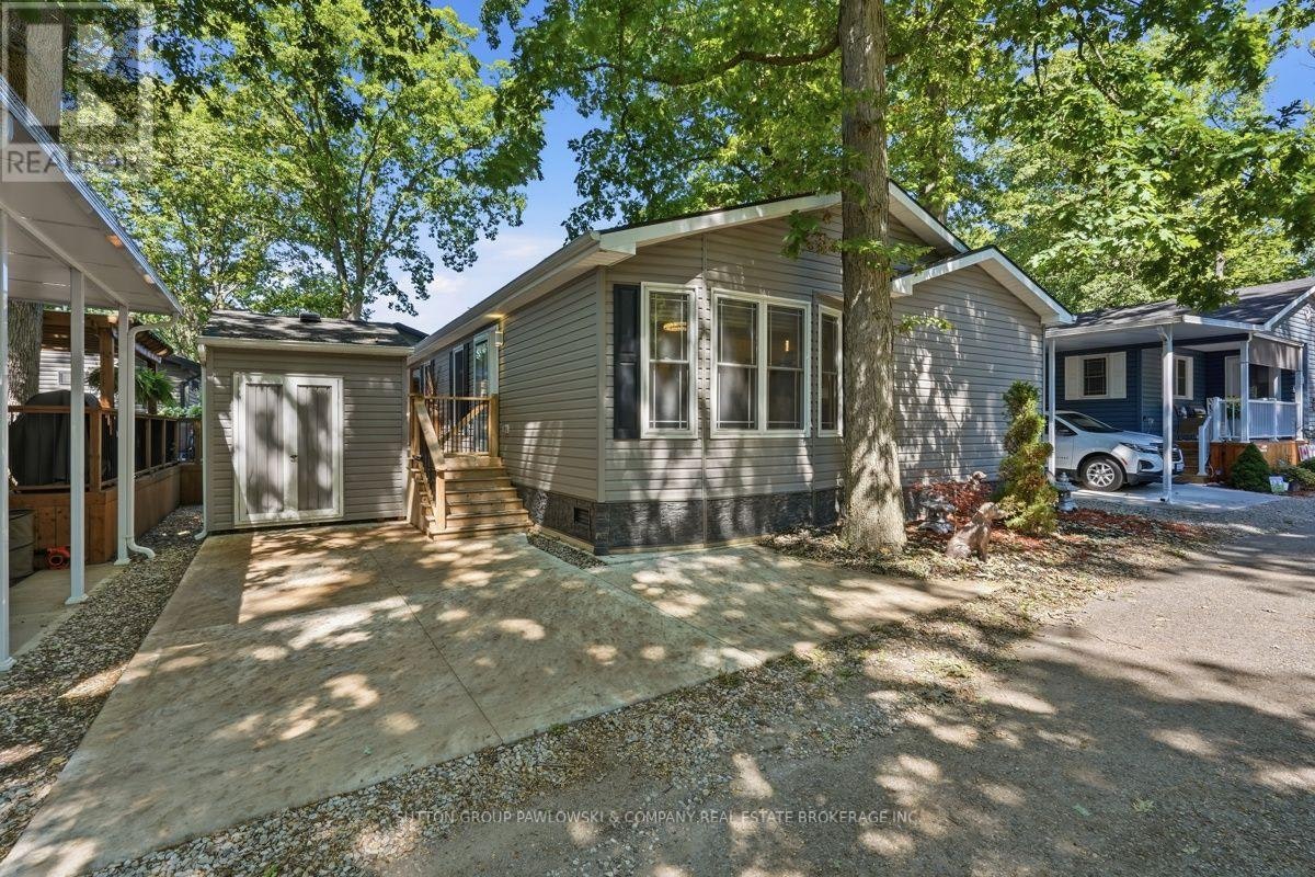 56-22790 Amiens Road, Komoka, ON, N0L 1R0