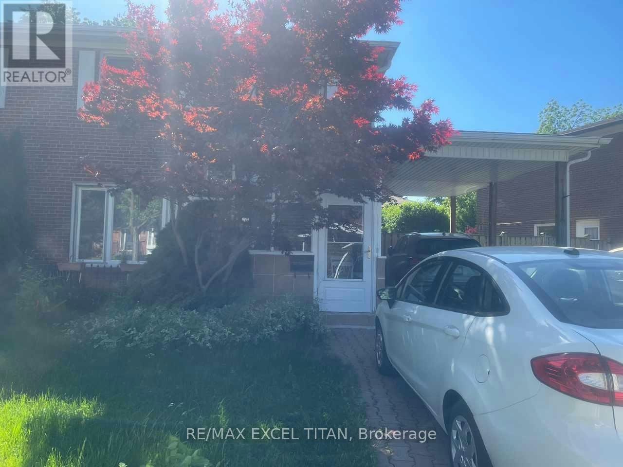 35 Cairnside Crescent, Toronto, ON, M2J 3M9 - 2