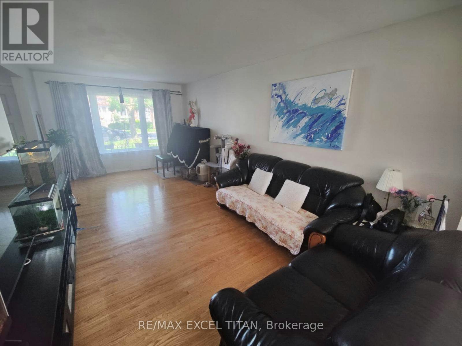 35 Cairnside Crescent, Toronto, ON, M2J 3M9 - 6