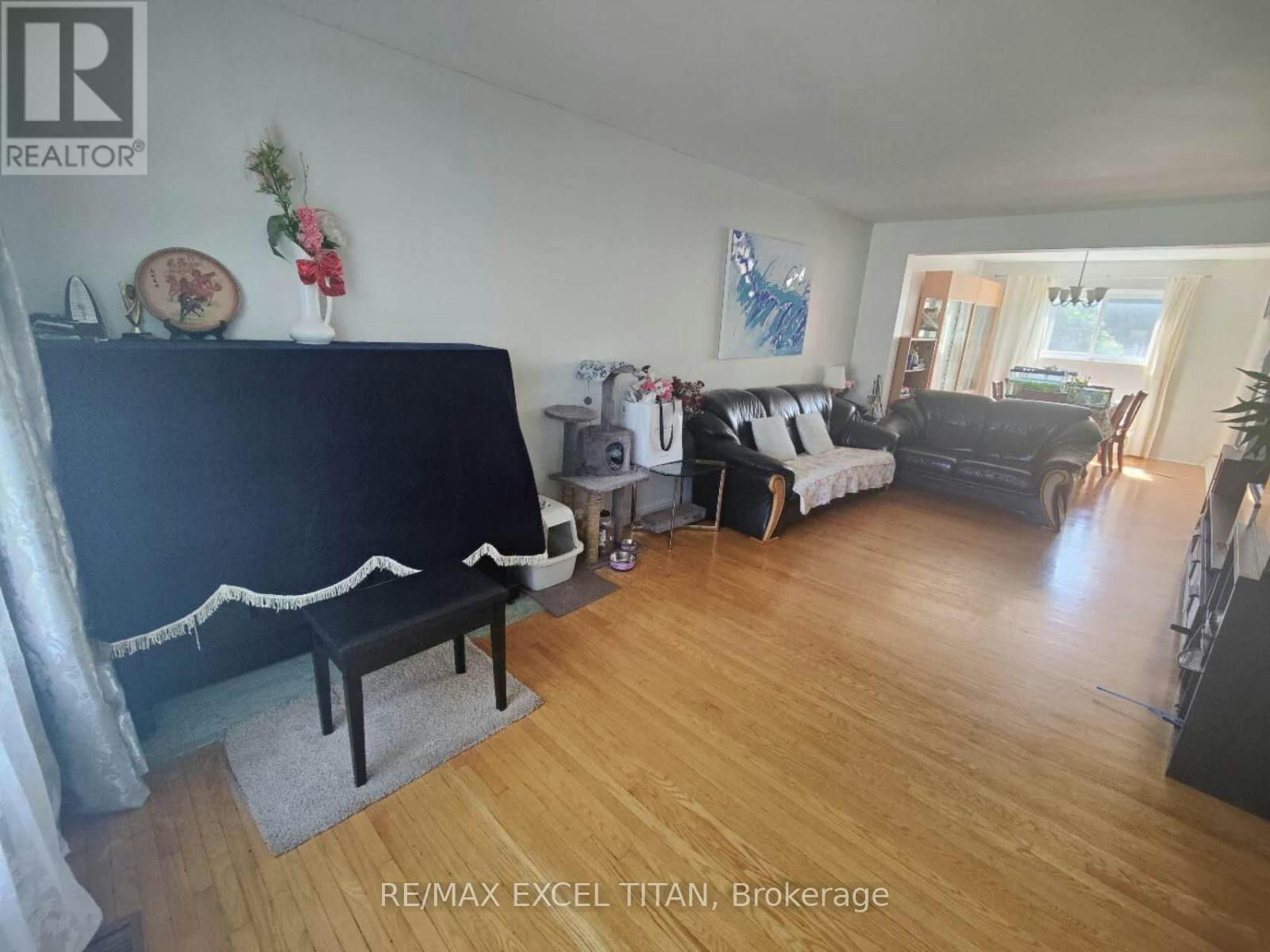 35 Cairnside Crescent, Toronto, ON, M2J 3M9 - 7