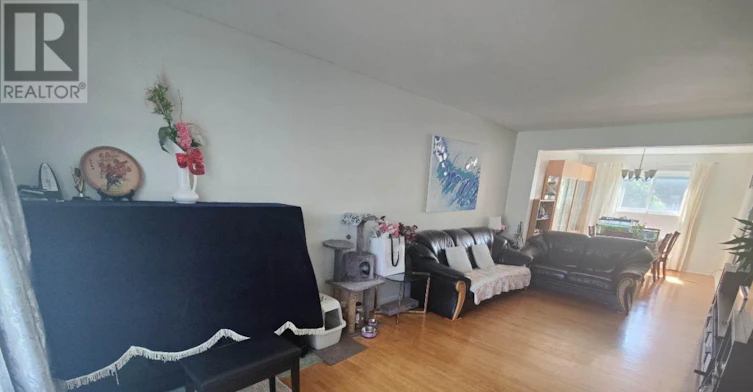 35 Cairnside Crescent, Toronto, ON, M2J 3M9 - 7