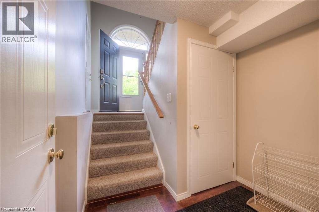 2-8 Melran Drive, Cambridge, ON, N3C 4C1 - 2