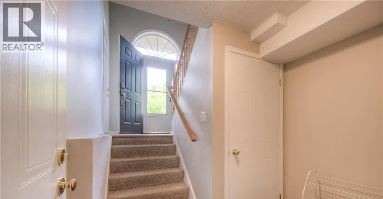 2-8 Melran Drive, Cambridge, ON, N3C 4C1 - 2