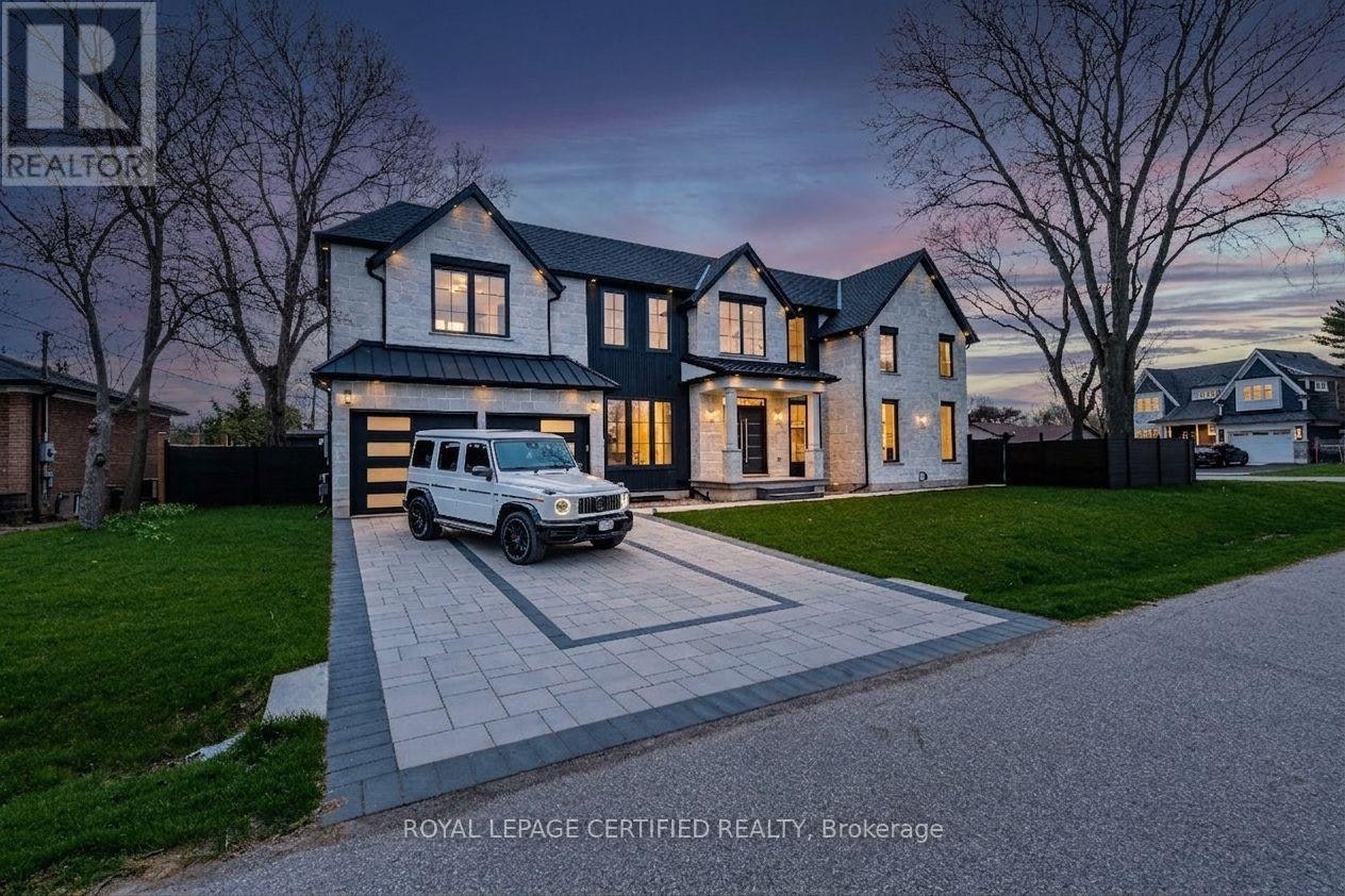 1404 Waverly Avenue SW, Oakville, ON, L6L 2S3