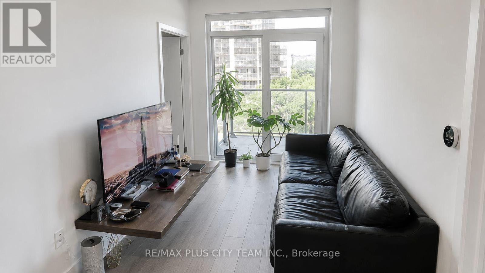 302-1007 The Queensway, Toronto, ON, M8Z 0C6 - 4