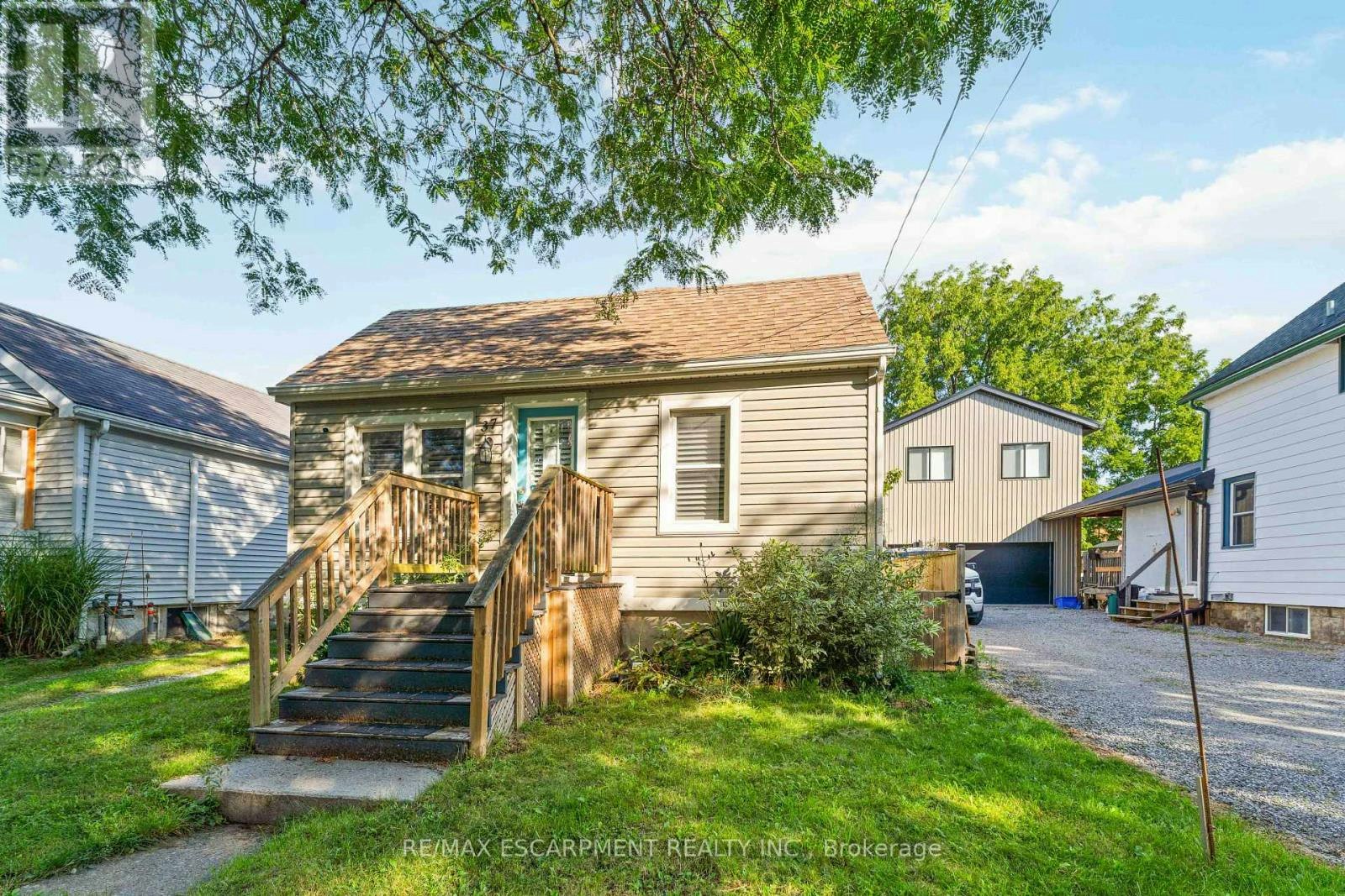 37 Maplecrest Avenue, St. Catharines, ON, L2T 1A7