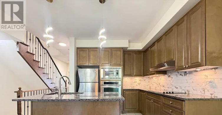 4-5710 Long Valley Road, Mississauga, ON, L5M 0M1