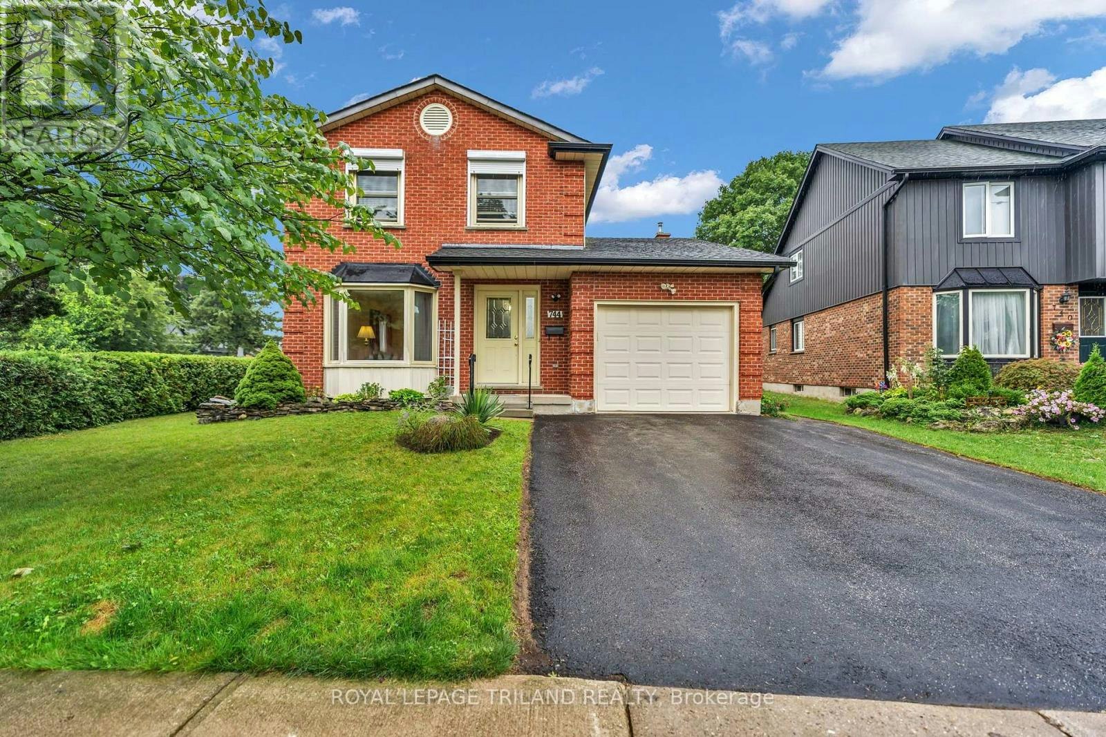 744 Classic Drive, London, ON, N5W 5T5
