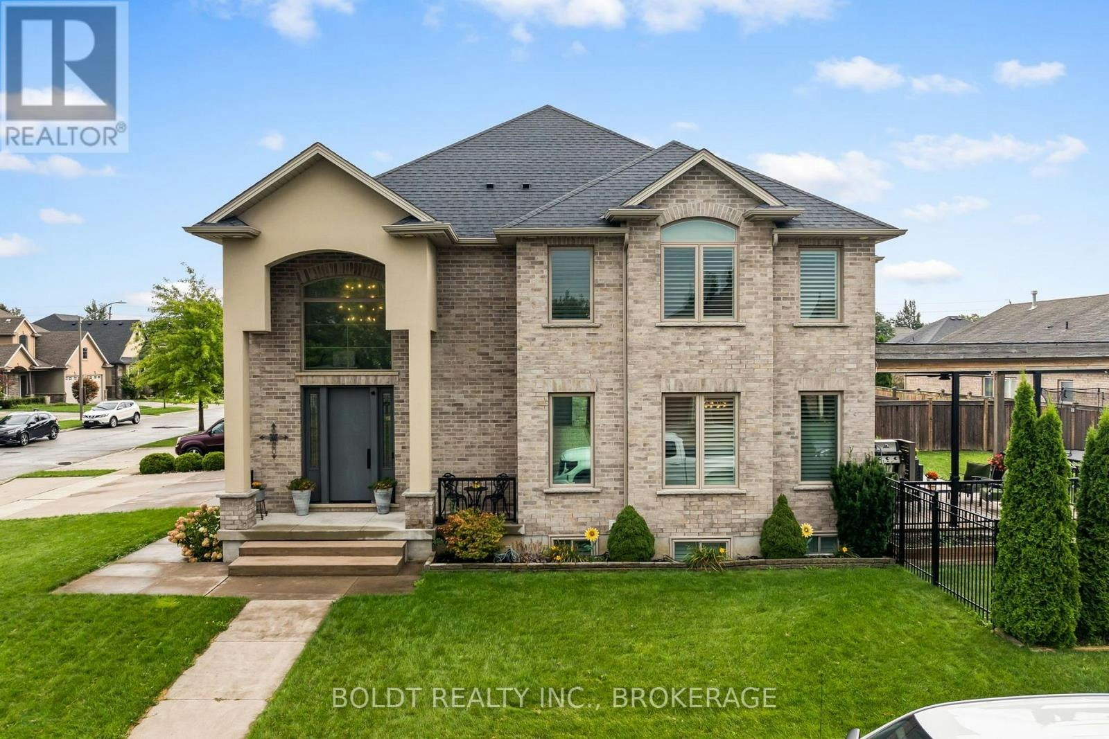 90 Videl Crescent N, St. Catharines, ON, L2W 0A2