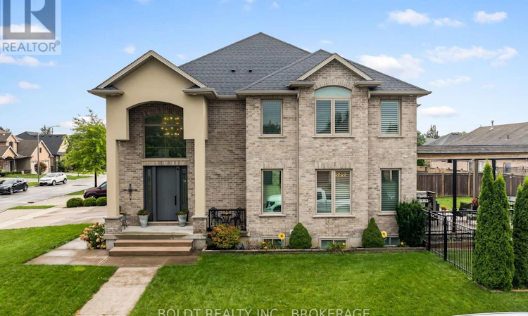 90 Videl Crescent N