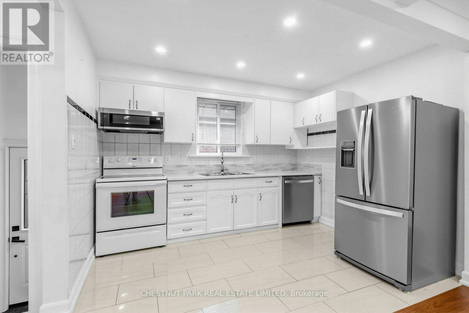 436 Oakwood Avenue, Toronto, ON, M6E 2W5 - 8