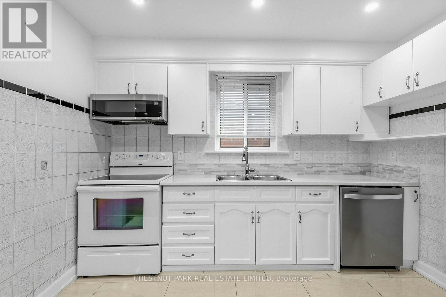 436 Oakwood Avenue, Toronto, ON, M6E 2W5 - 9