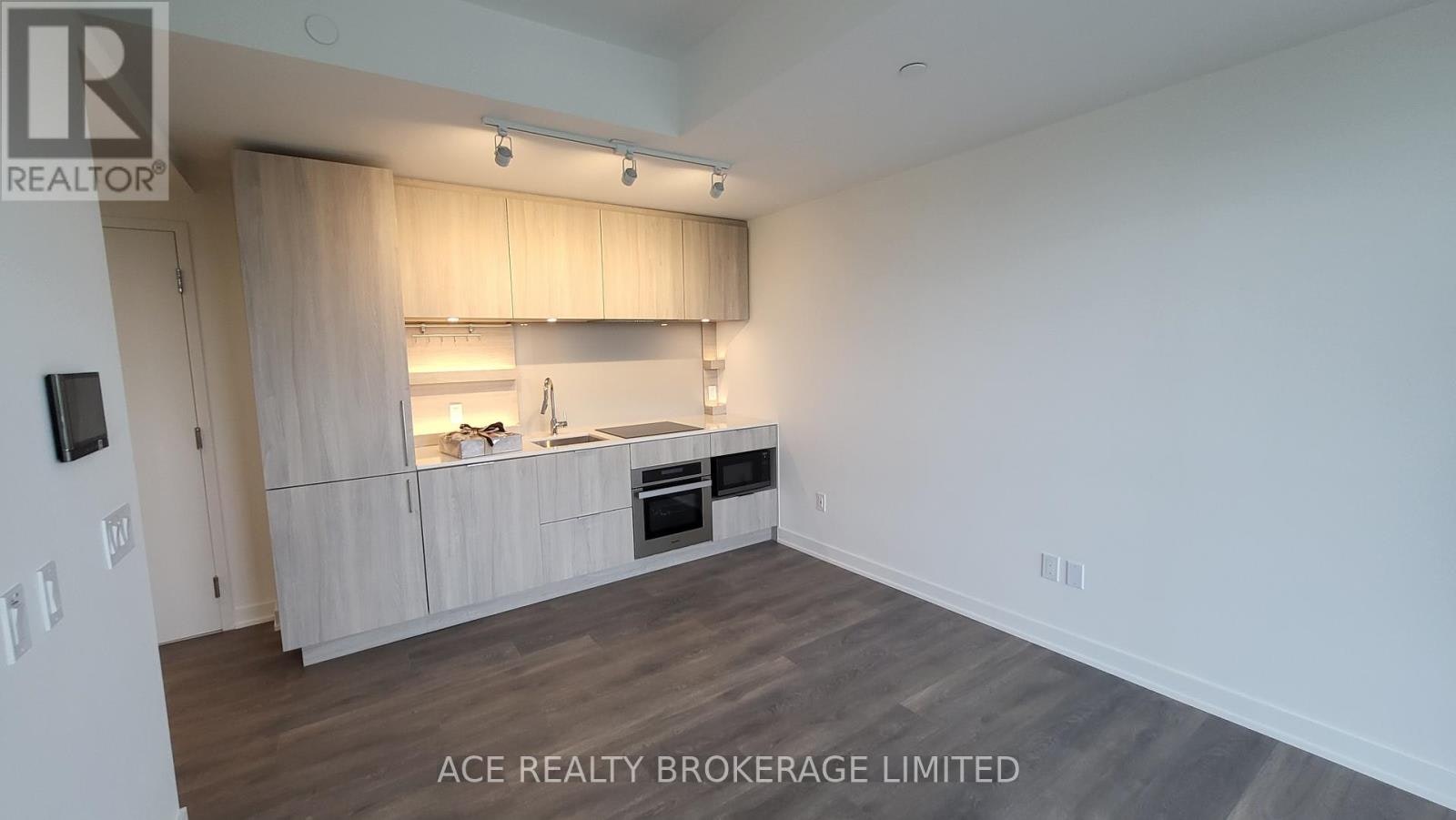 1116-28 Ann Street, Mississauga, ON, L5G 3G1 - 2