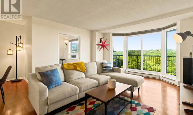 810-30 Brookdale Crescent