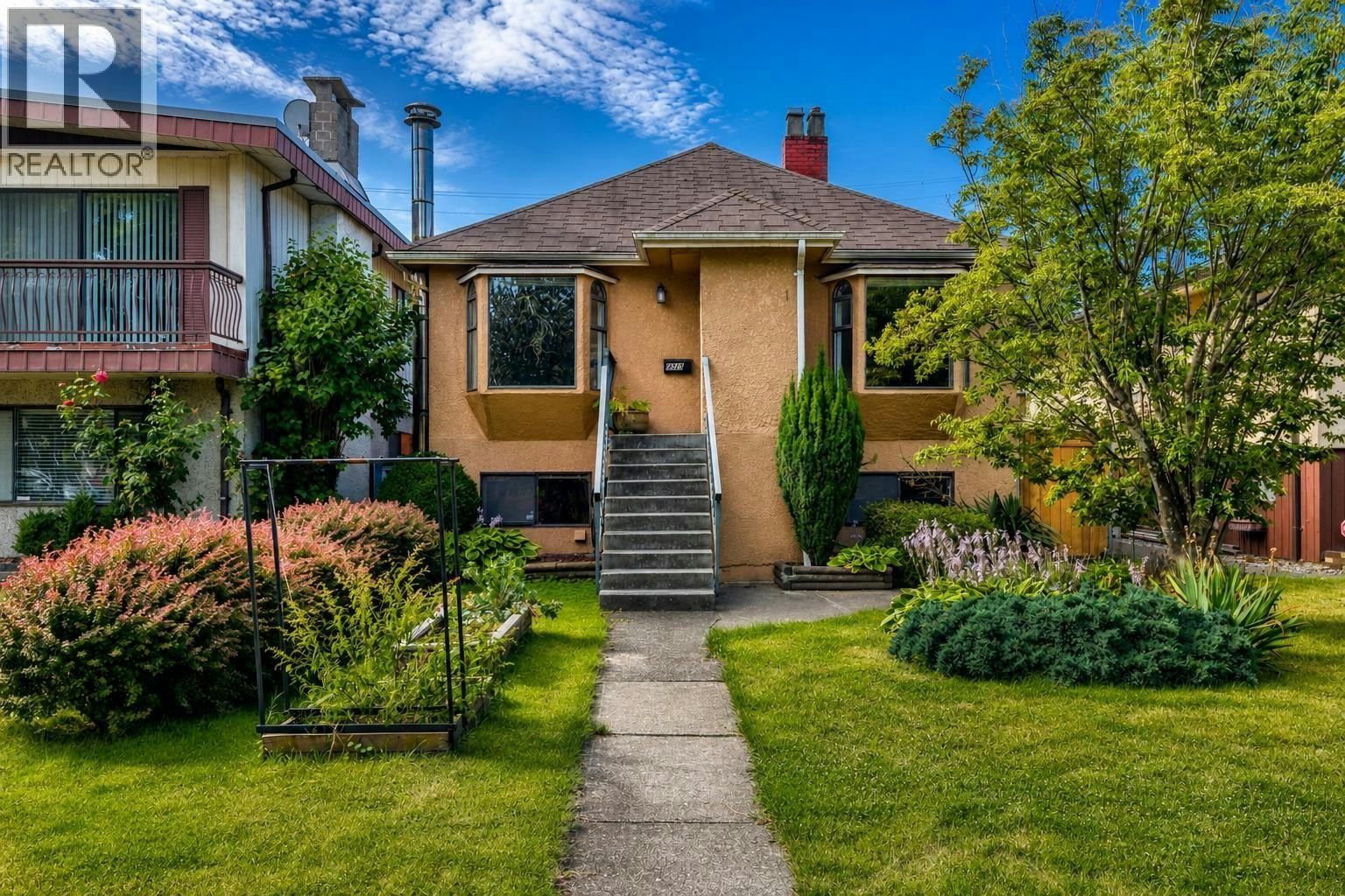 2576 Parker Street, Vancouver, BC, V5K 2T3