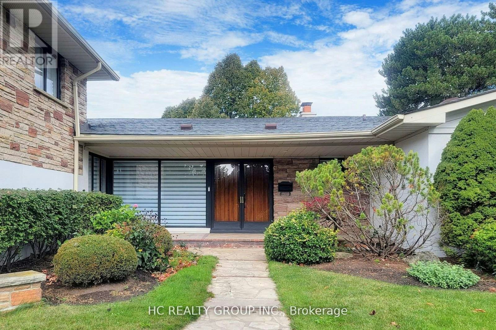 83 Fairway Heights Drive, Markham, ON, L3T 3A7 - 2