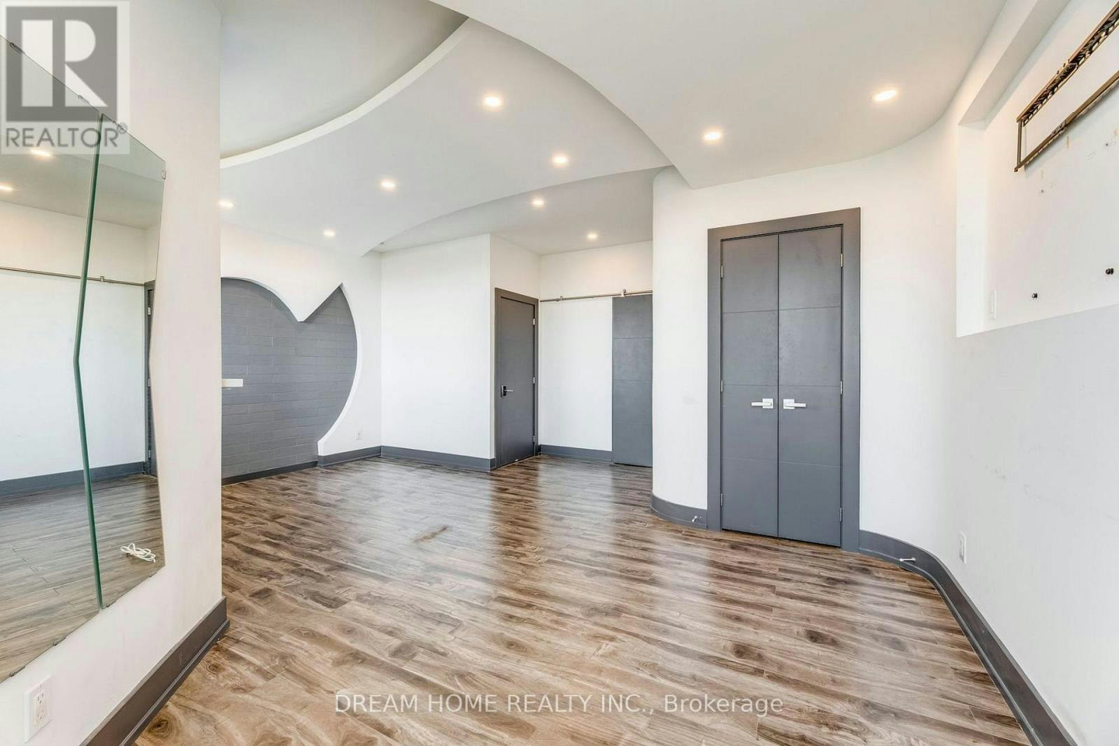 1010-2301 Derry Road W, Mississauga, ON, L5N 2R4 - 6
