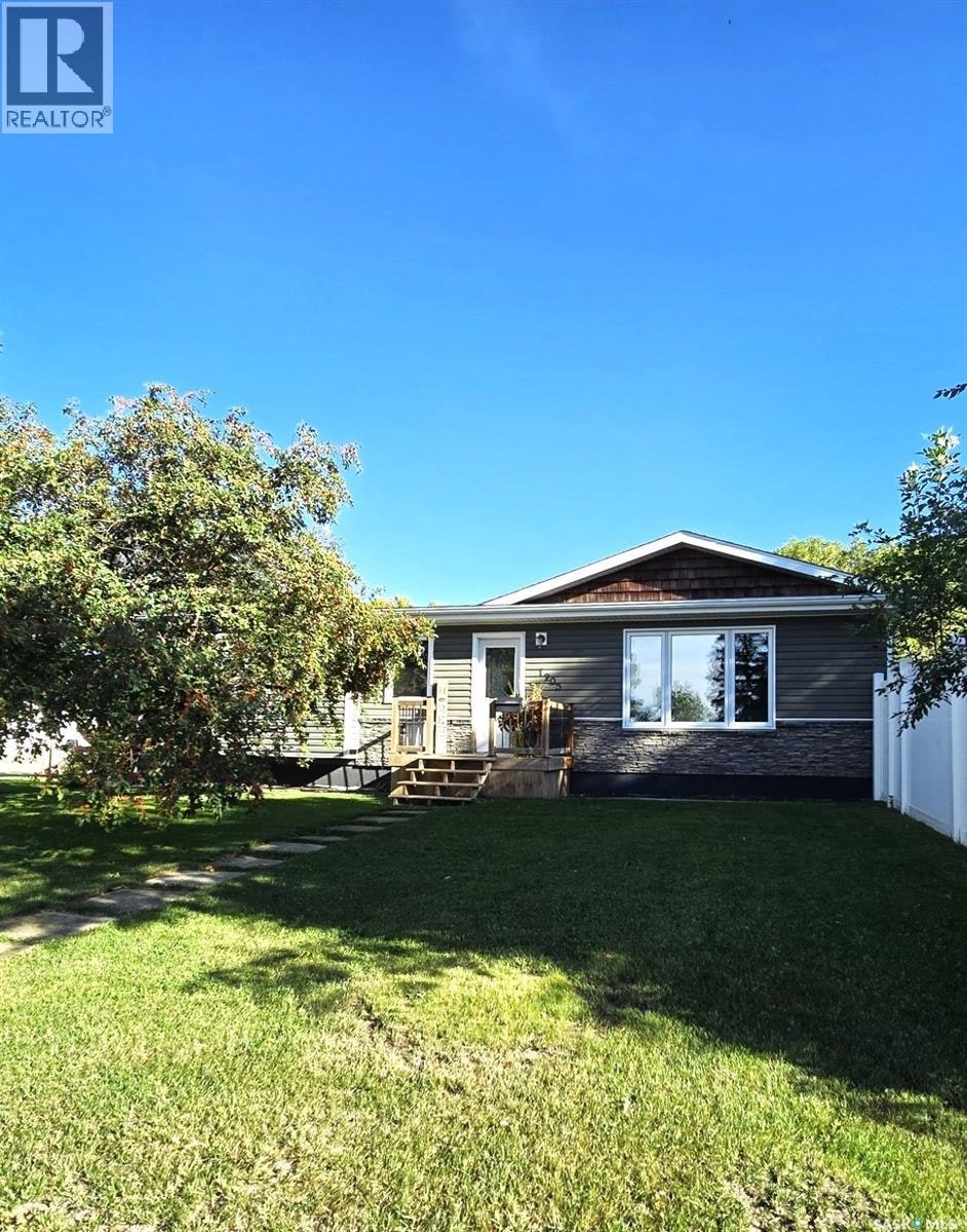 1205 Douglas Road, Weyburn, SK, S4H 2P9
