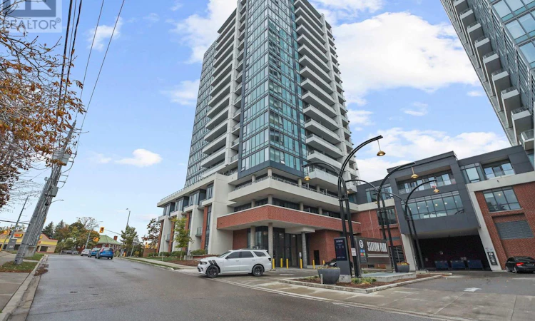 411-5 Wellington Street S