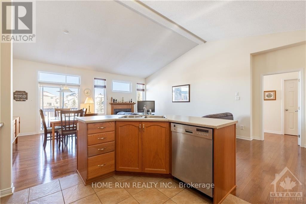 902 Burwash Landing Bay, Ottawa, ON, K2W 0C8 - 11
