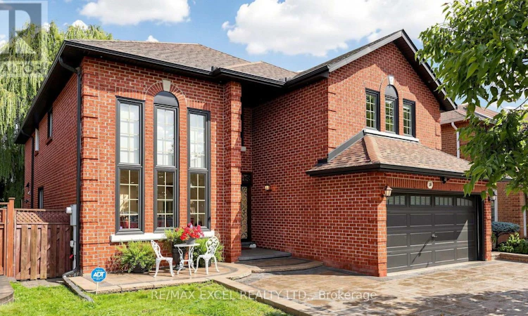 2B Trinity Crescent