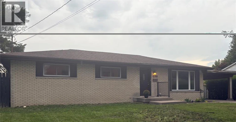 12102 Evergreen Drive, Tecumseh, ON, N8N 1G9 - 2
