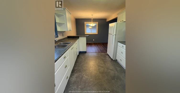 12102 Evergreen Drive, Tecumseh, ON, N8N 1G9 - 11