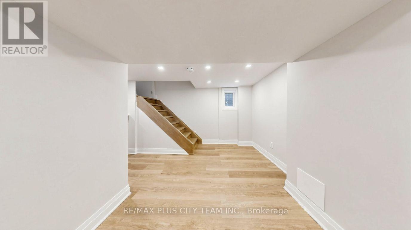BSMT-9 Lesmount Avenue, Toronto, ON, M4J 3V5 - 7