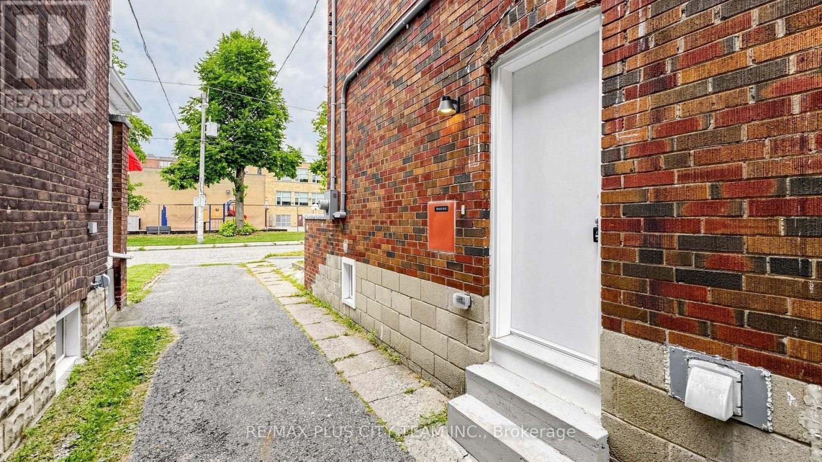 BSMT-9 Lesmount Avenue, Toronto, ON, M4J 3V5 - 2