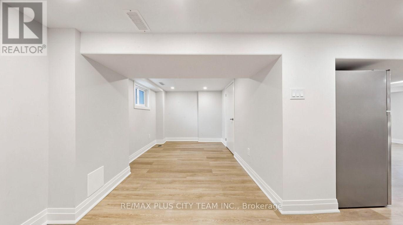 BSMT-9 Lesmount Avenue, Toronto, ON, M4J 3V5 - 4