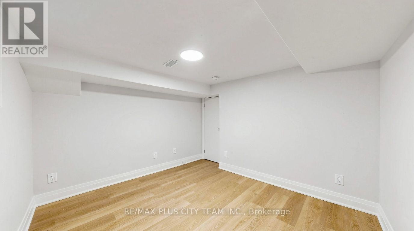 BSMT-9 Lesmount Avenue, Toronto, ON, M4J 3V5 - 16