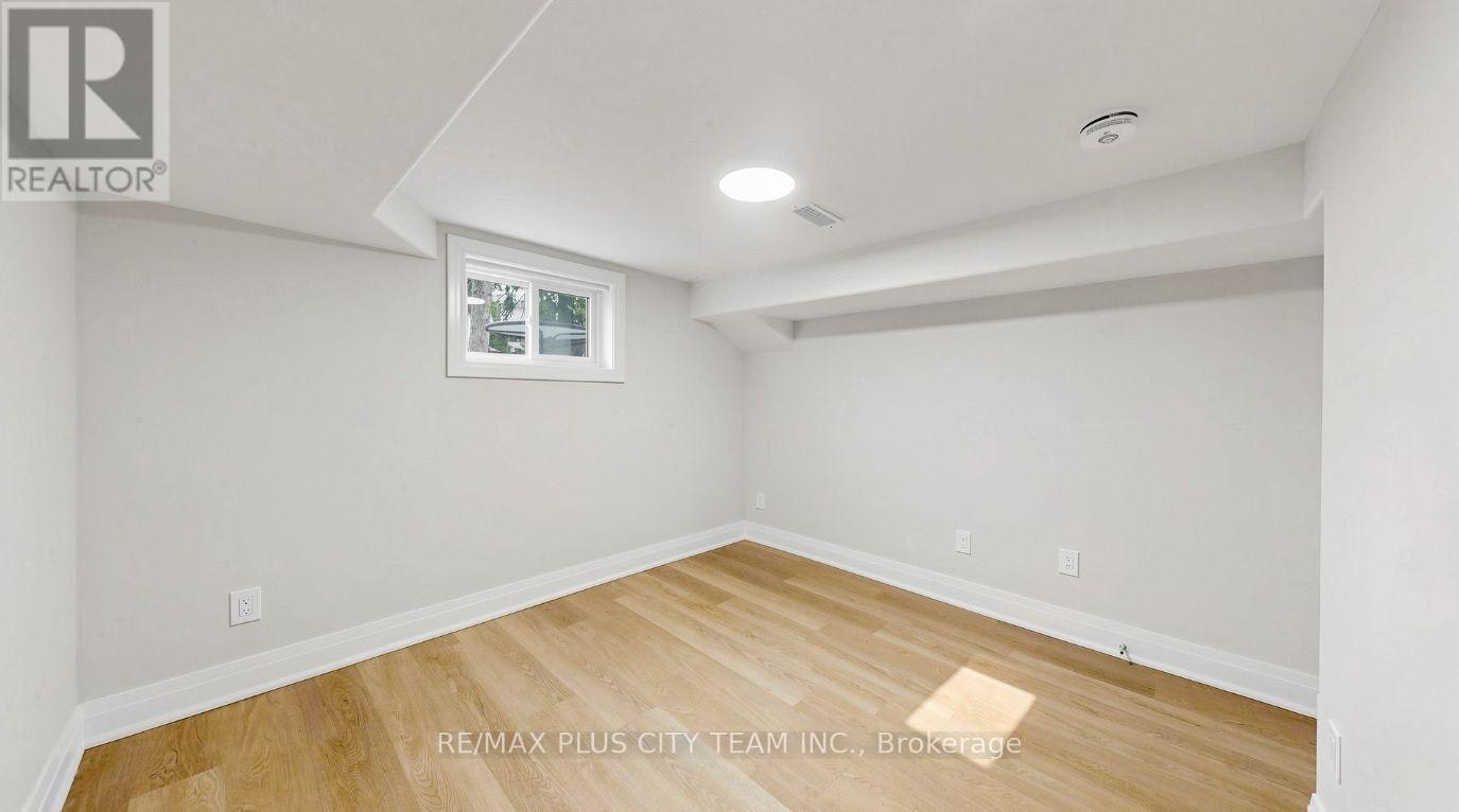 BSMT-9 Lesmount Avenue, Toronto, ON, M4J 3V5 - 15