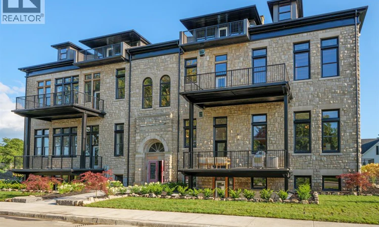 403-247 Brock Street