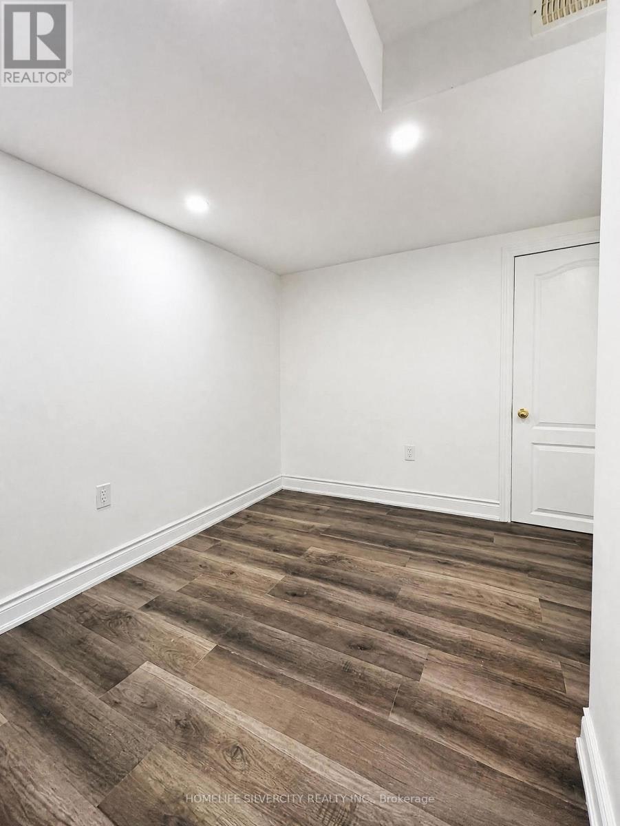 102 Earlsbridge Boulevard, Brampton, ON, L7A 3W7 - 9