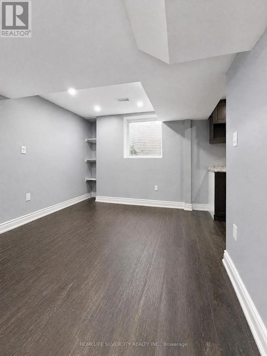 102 Earlsbridge Boulevard, Brampton, ON, L7A 3W7 - 4