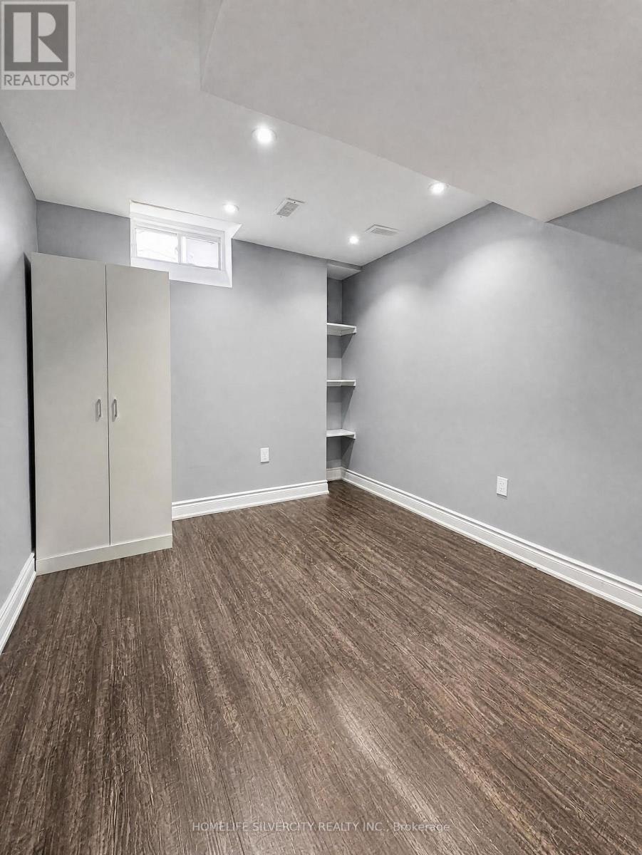 102 Earlsbridge Boulevard, Brampton, ON, L7A 3W7 - 8
