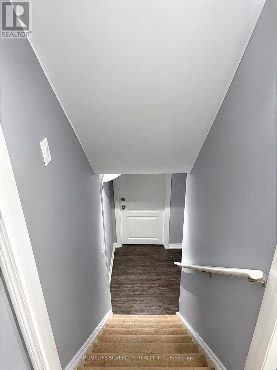 102 Earlsbridge Boulevard, Brampton, ON, L7A 3W7 - 3