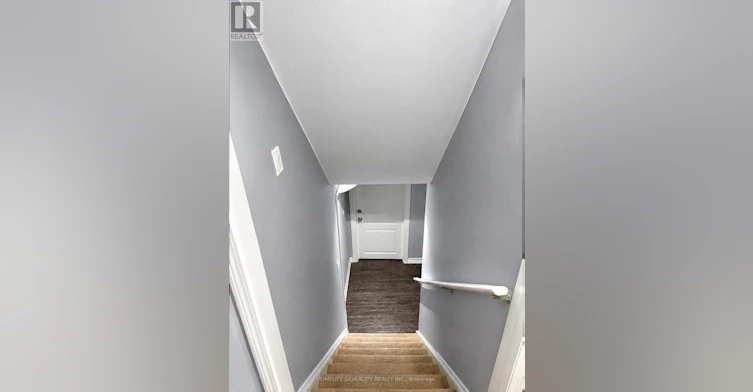 102 Earlsbridge Boulevard, Brampton, ON, L7A 3W7 - 3